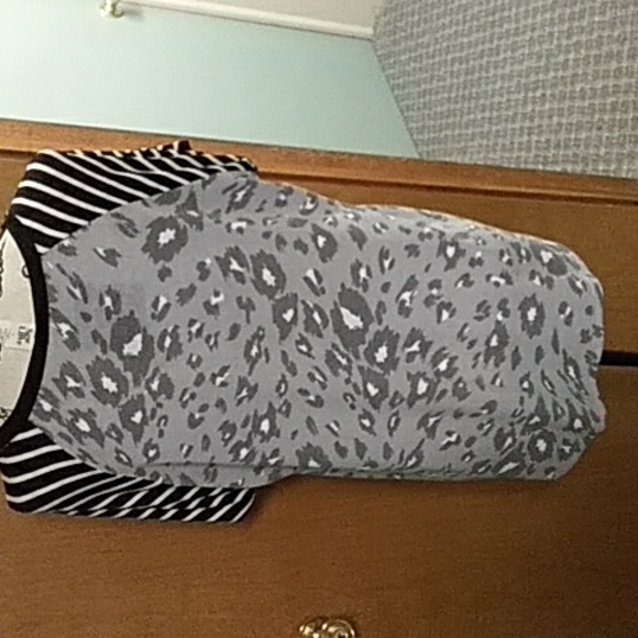 Short sleeve top - Picture 2 of 3